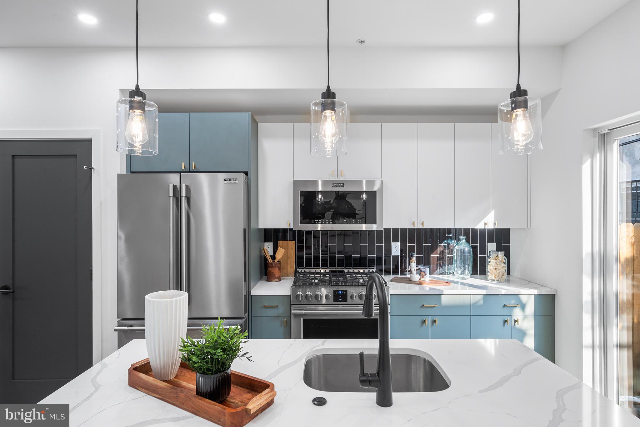 DICKINSON NARROWS - Residential