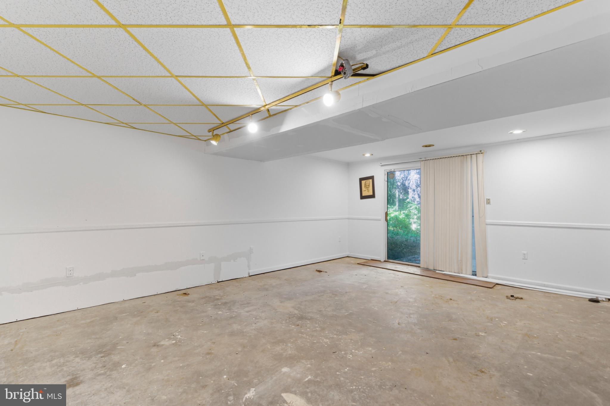 CHASE MANOR - Residential