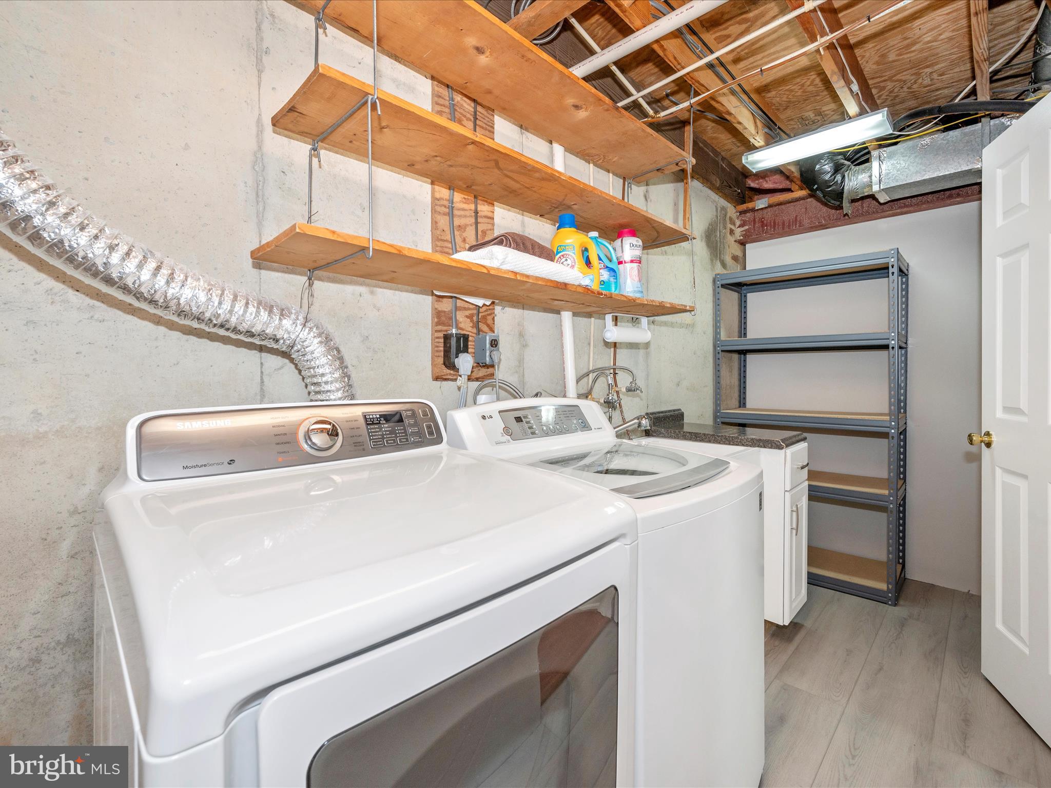 SHADOW OAK - Residential