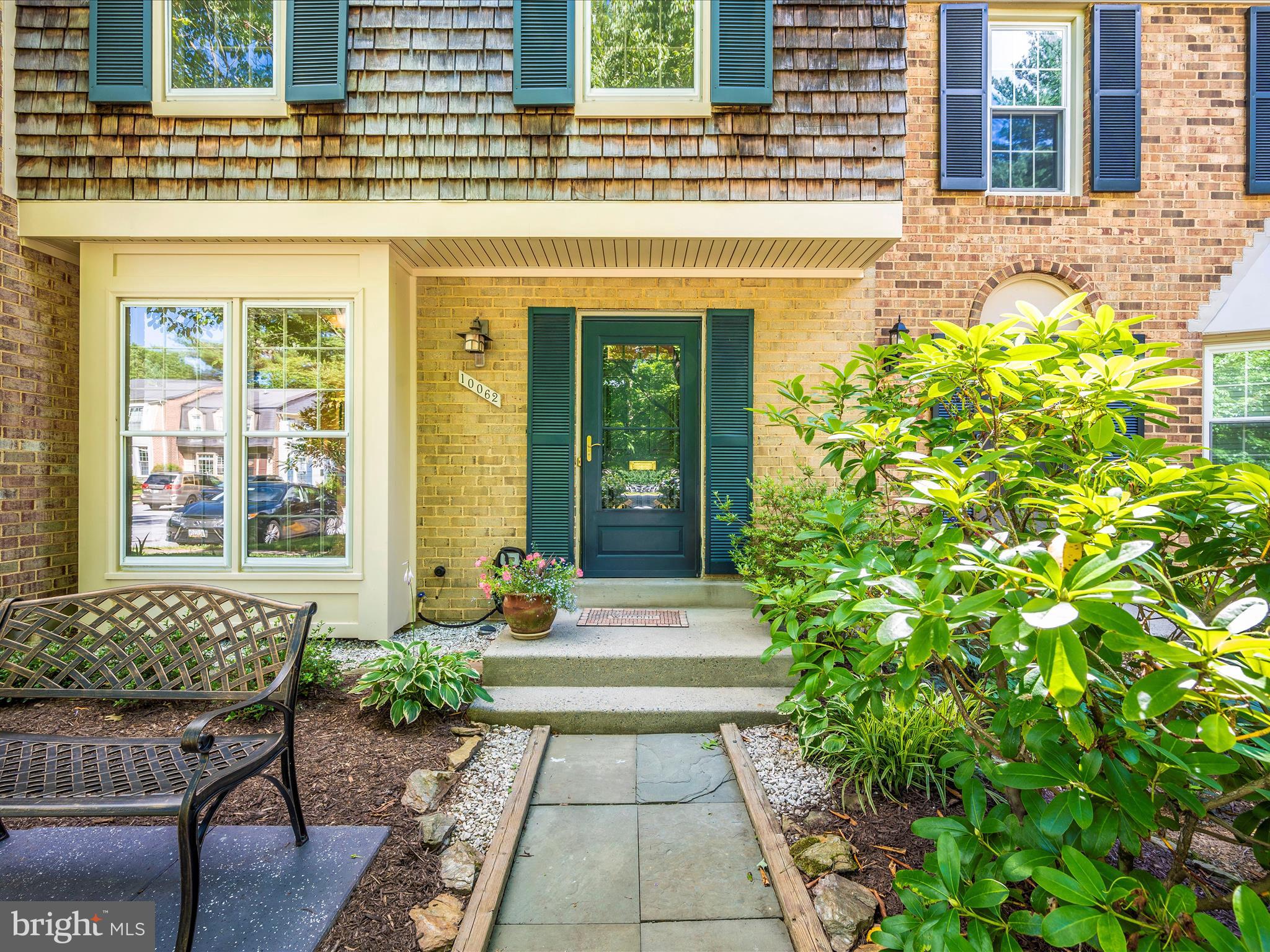 SHADOW OAK - Residential