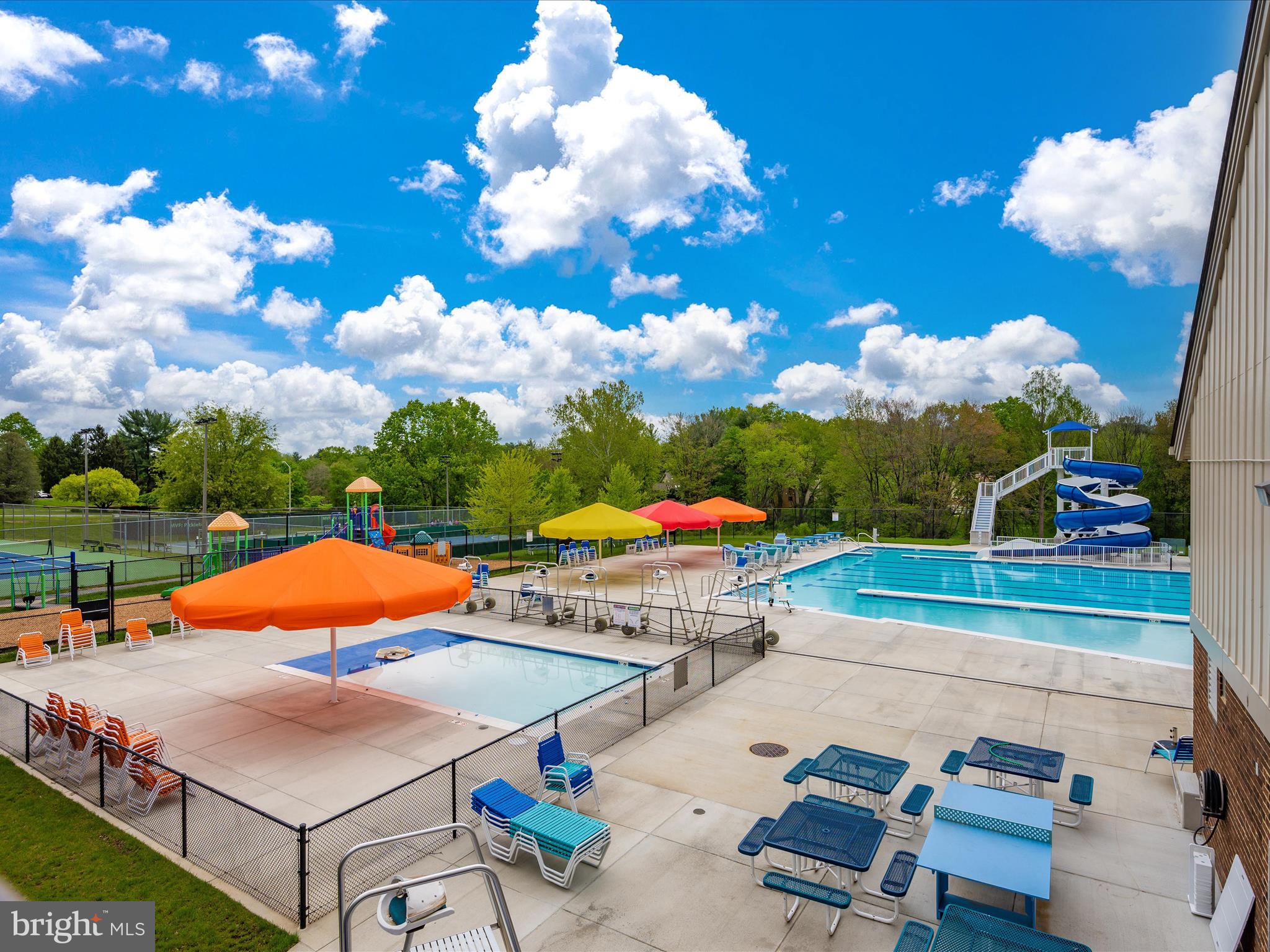 SHADOW OAK - Residential