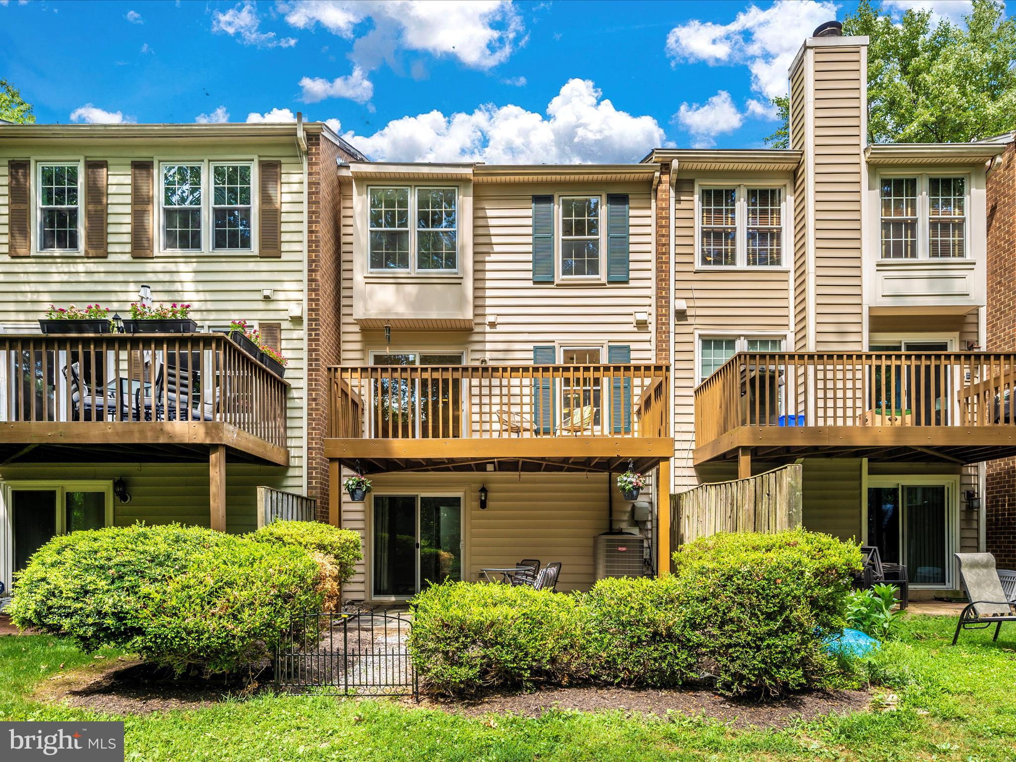 SHADOW OAK - Residential