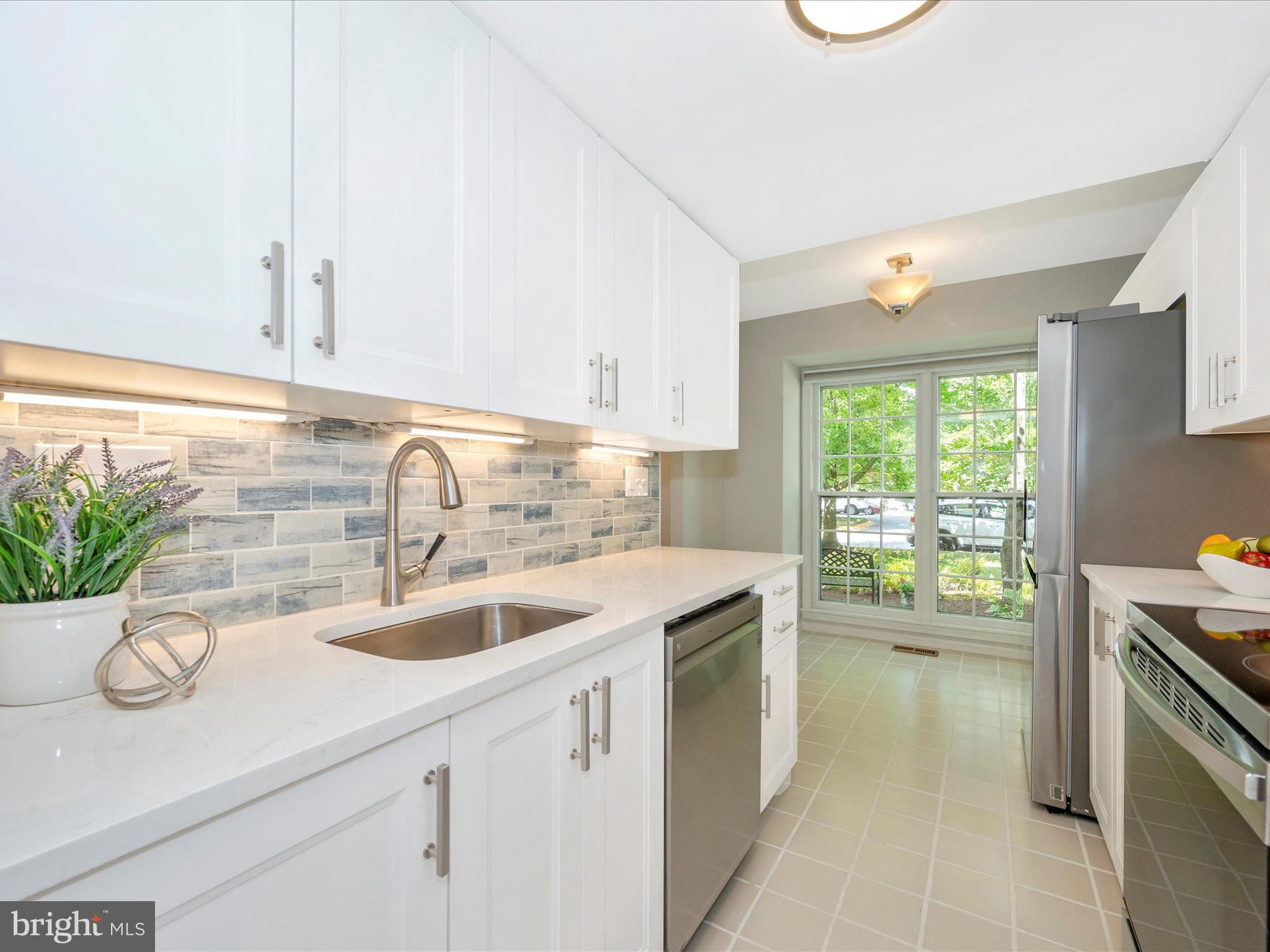 SHADOW OAK - Residential