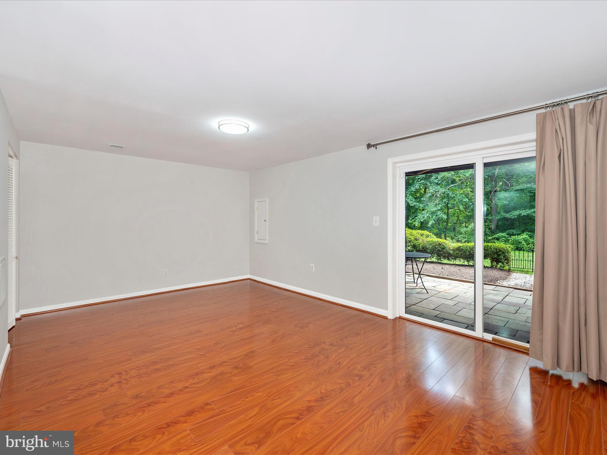 SHADOW OAK - Residential