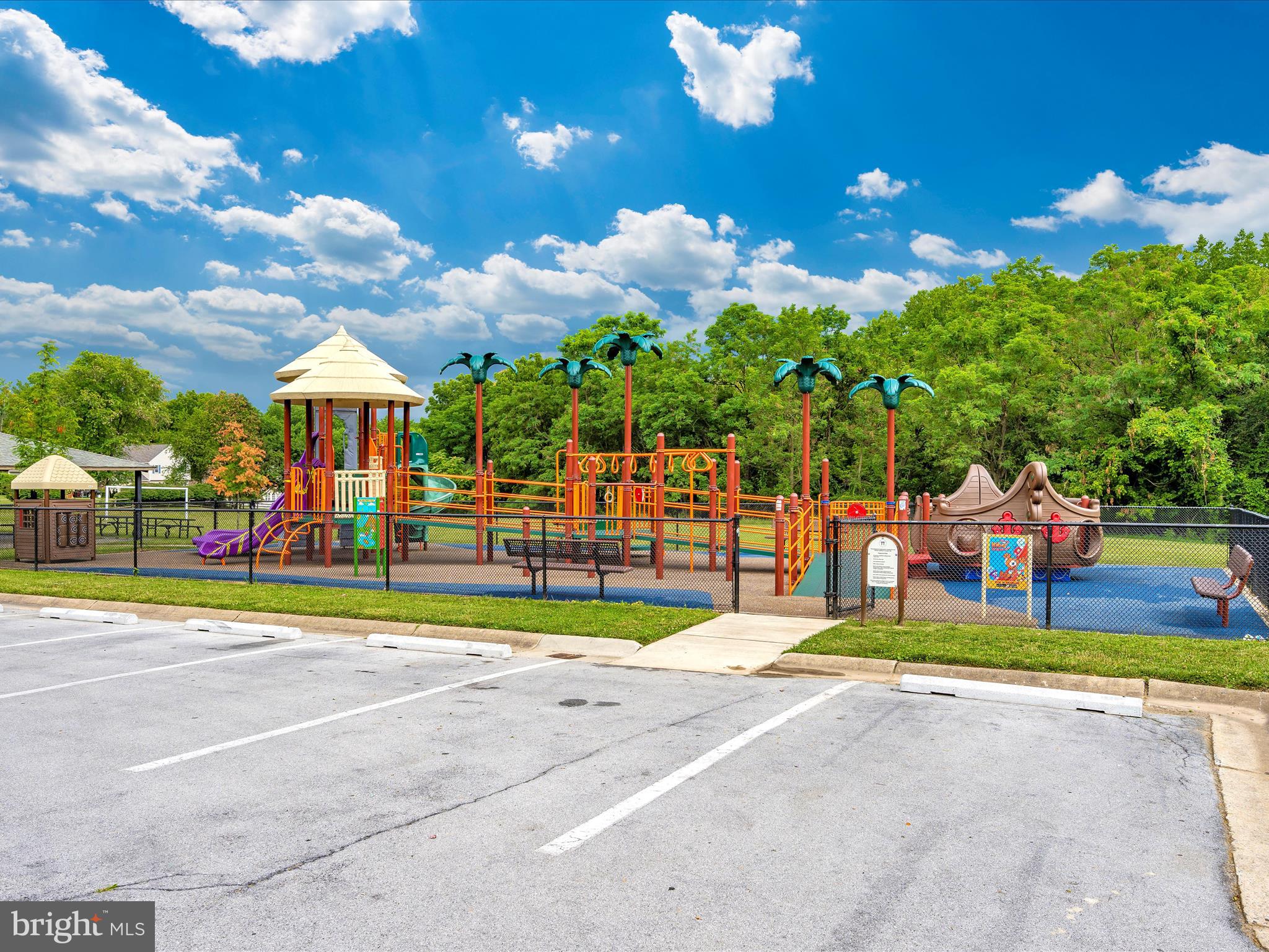 SHADOW OAK - Residential