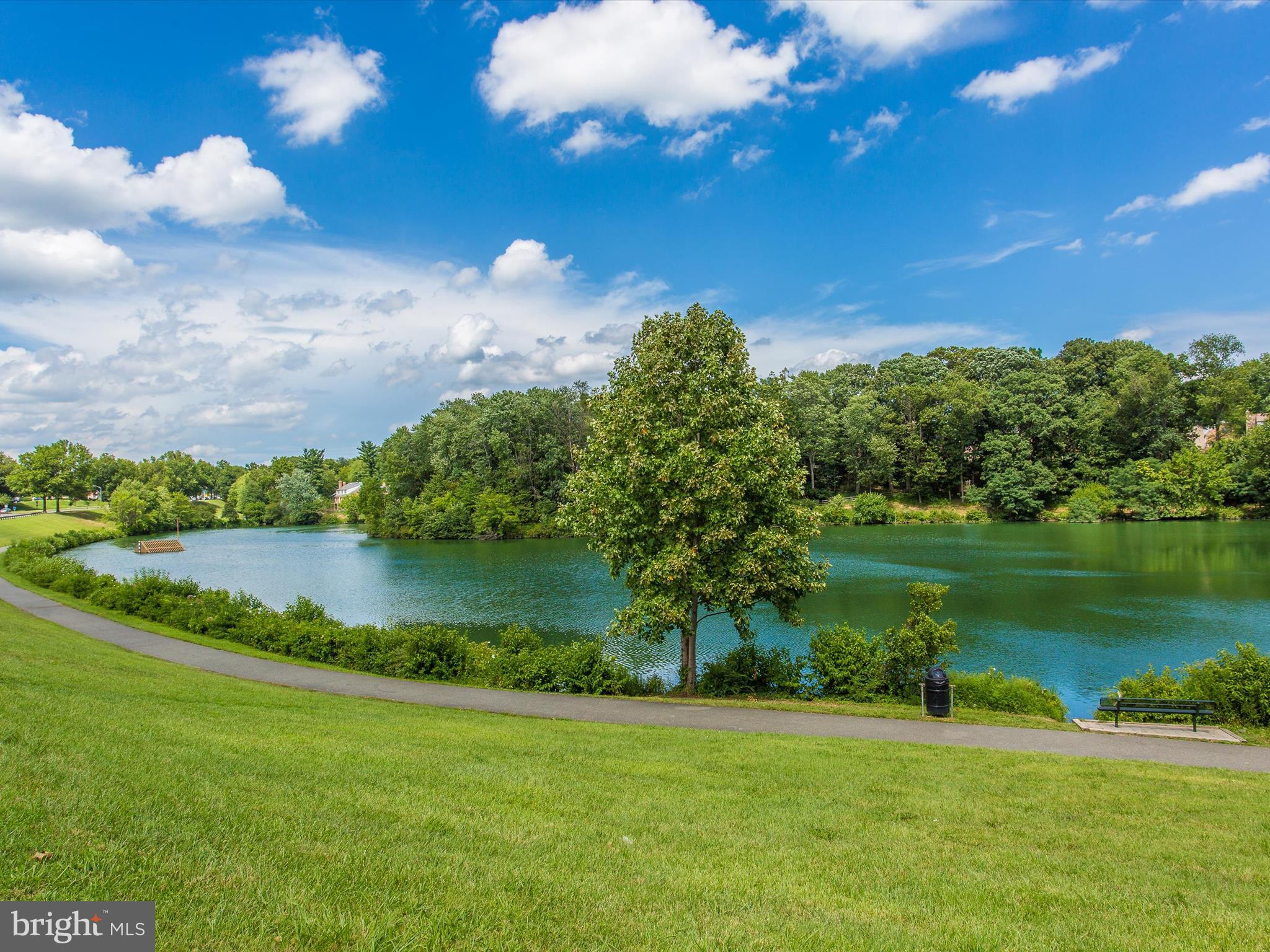 SHADOW OAK - Residential