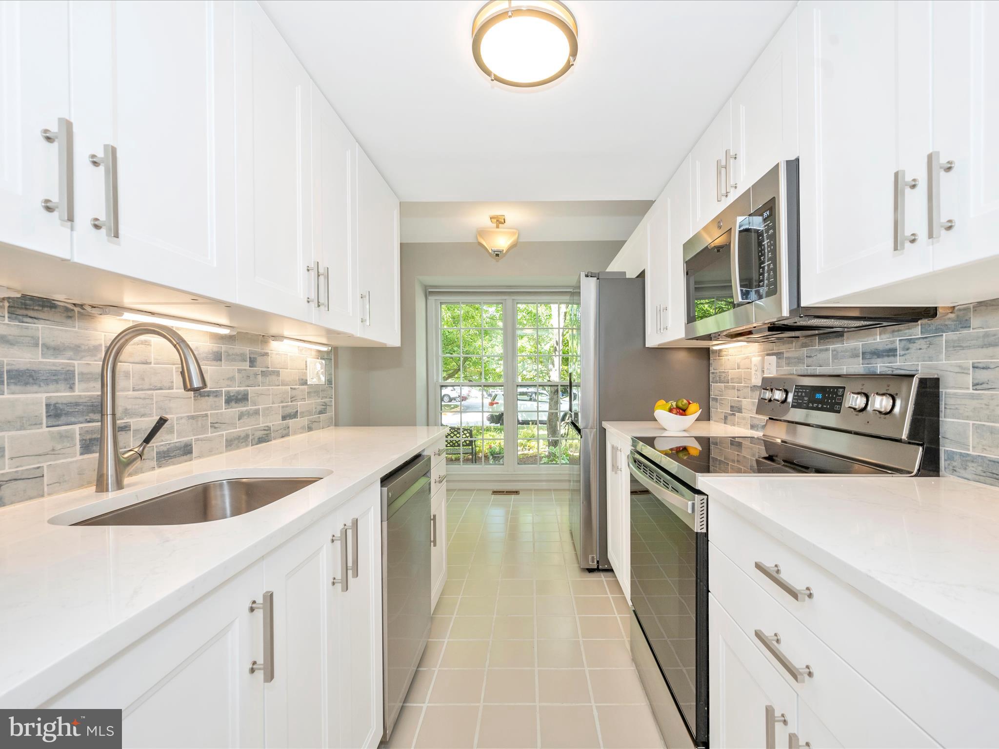 SHADOW OAK - Residential