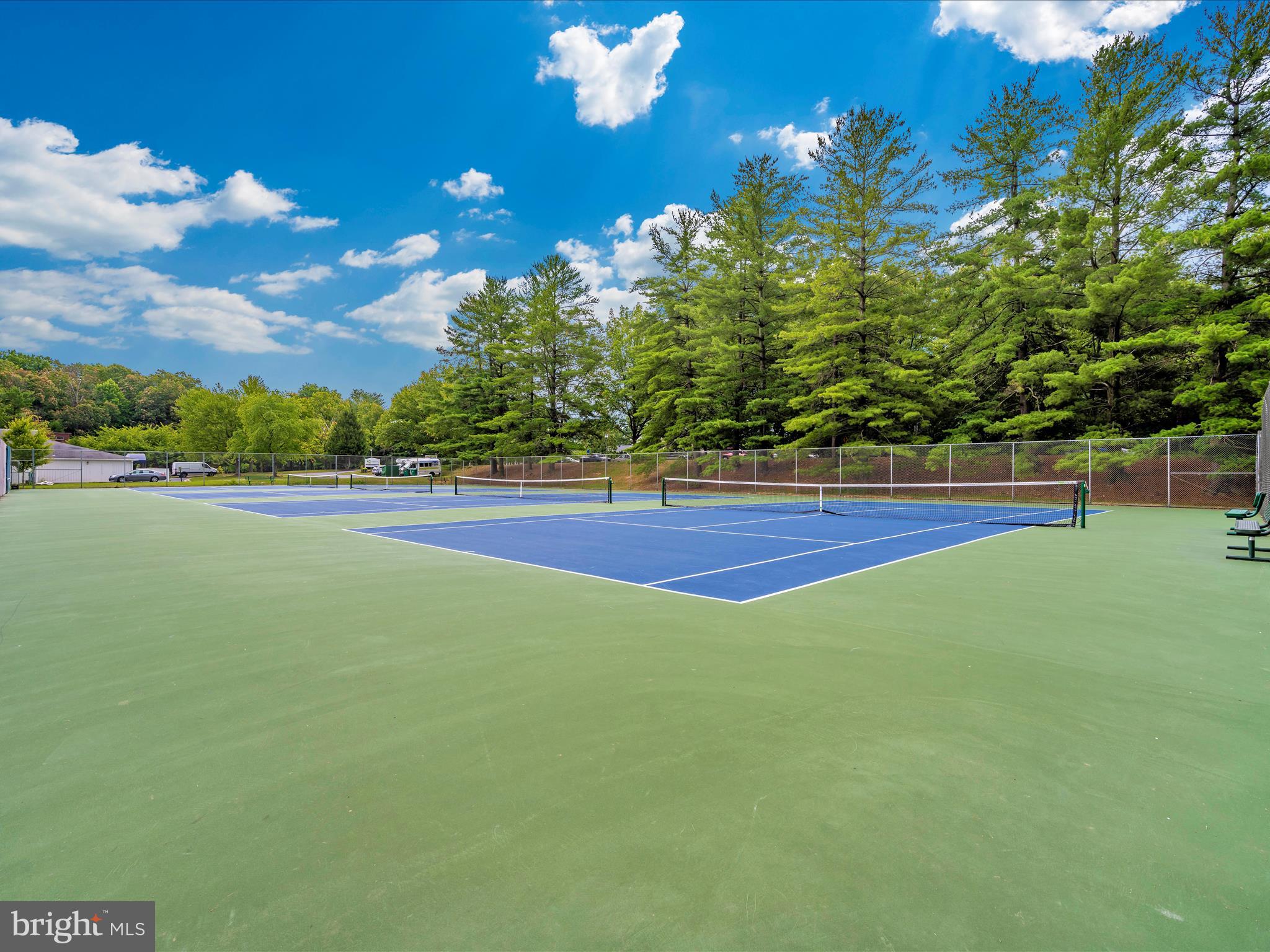 SHADOW OAK - Residential