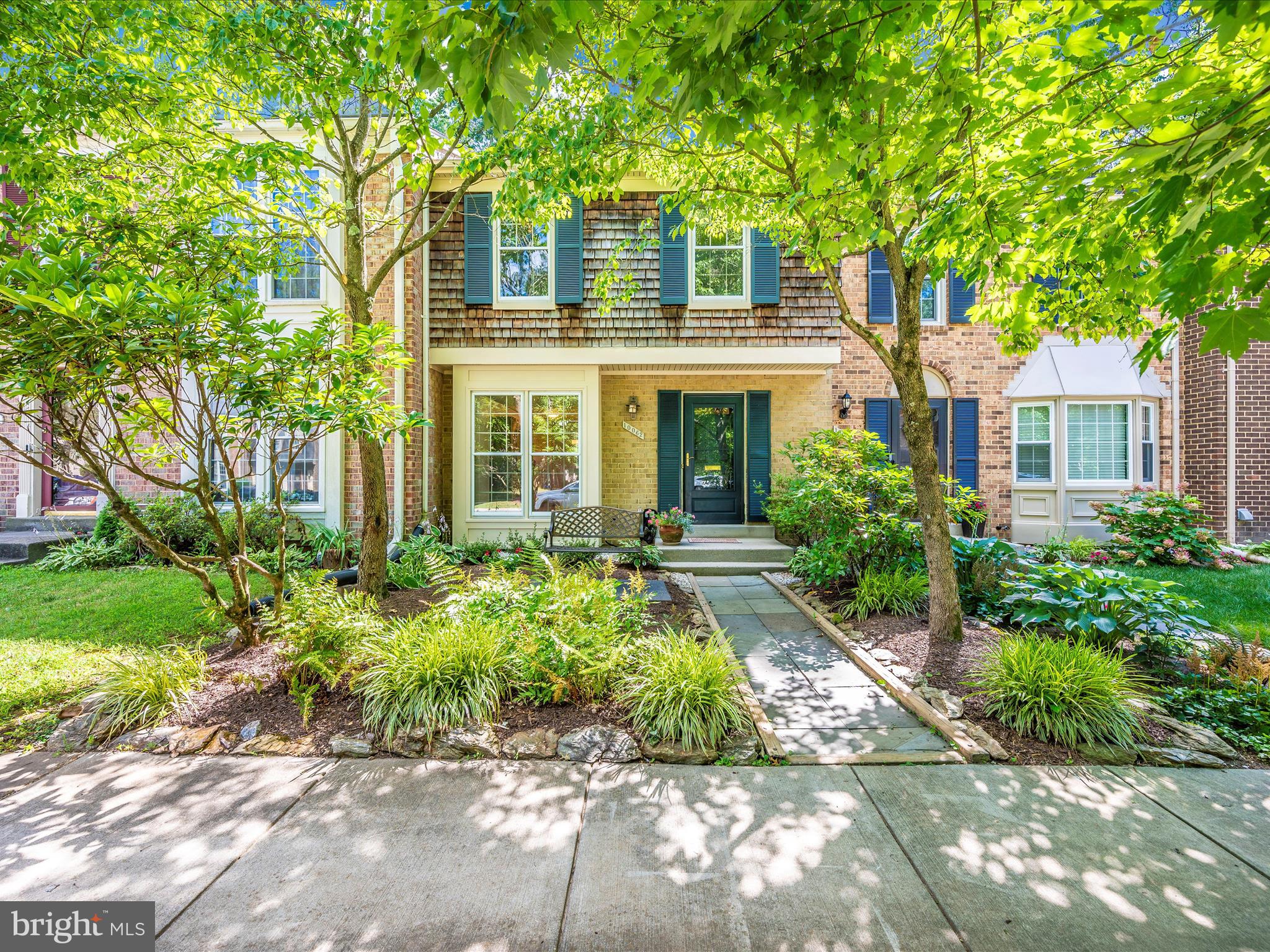 SHADOW OAK - Residential