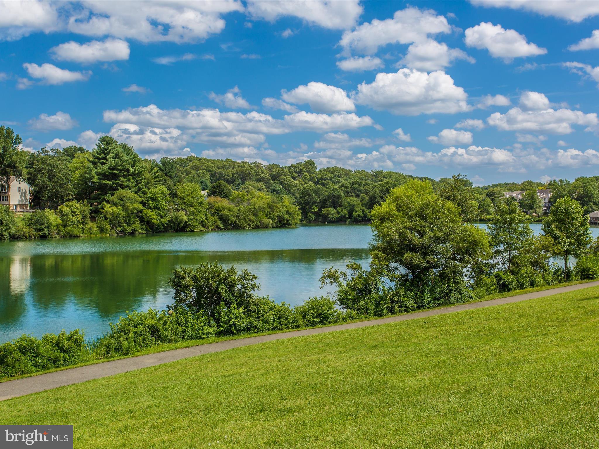 SHADOW OAK - Residential