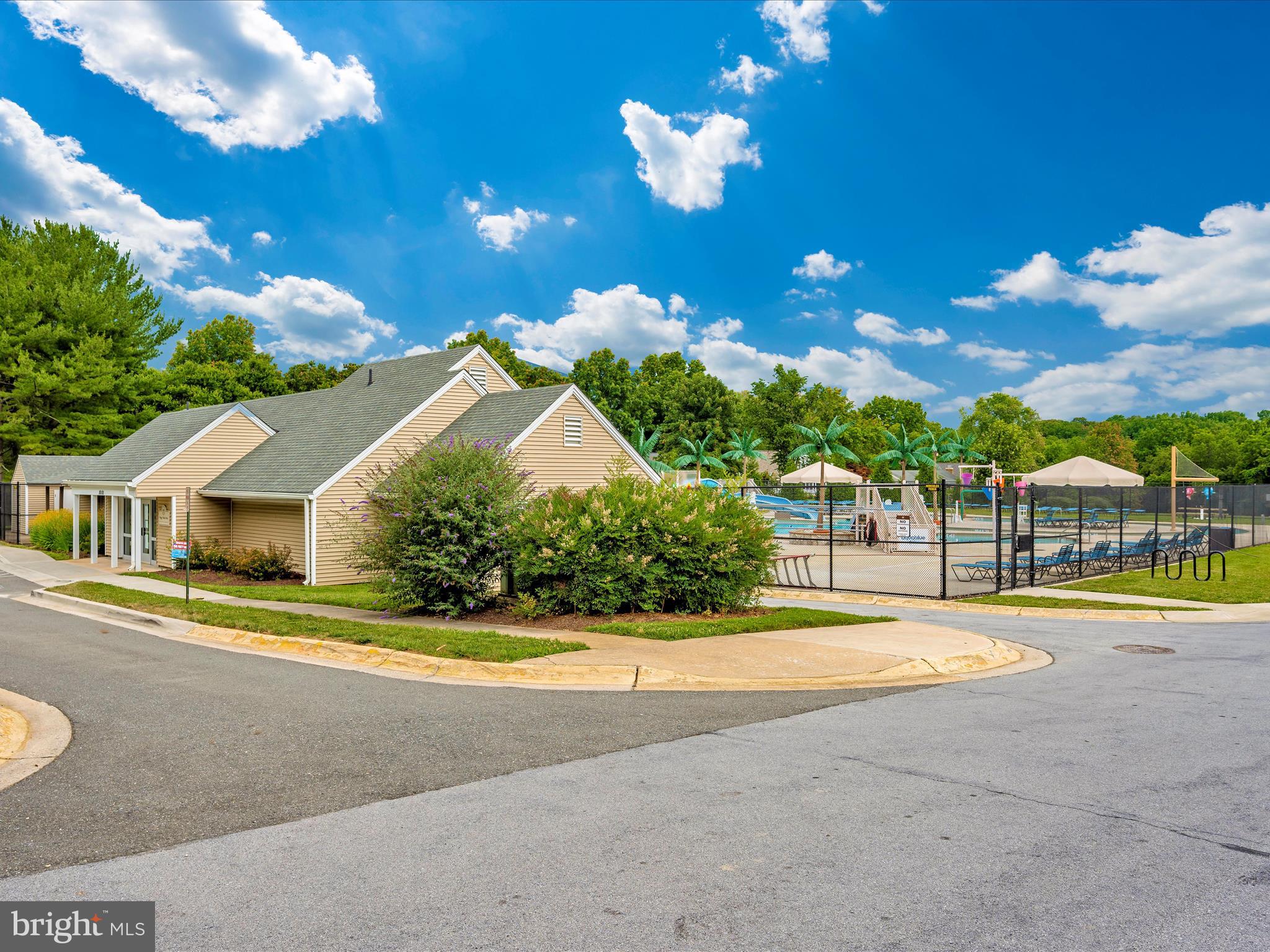 SHADOW OAK - Residential