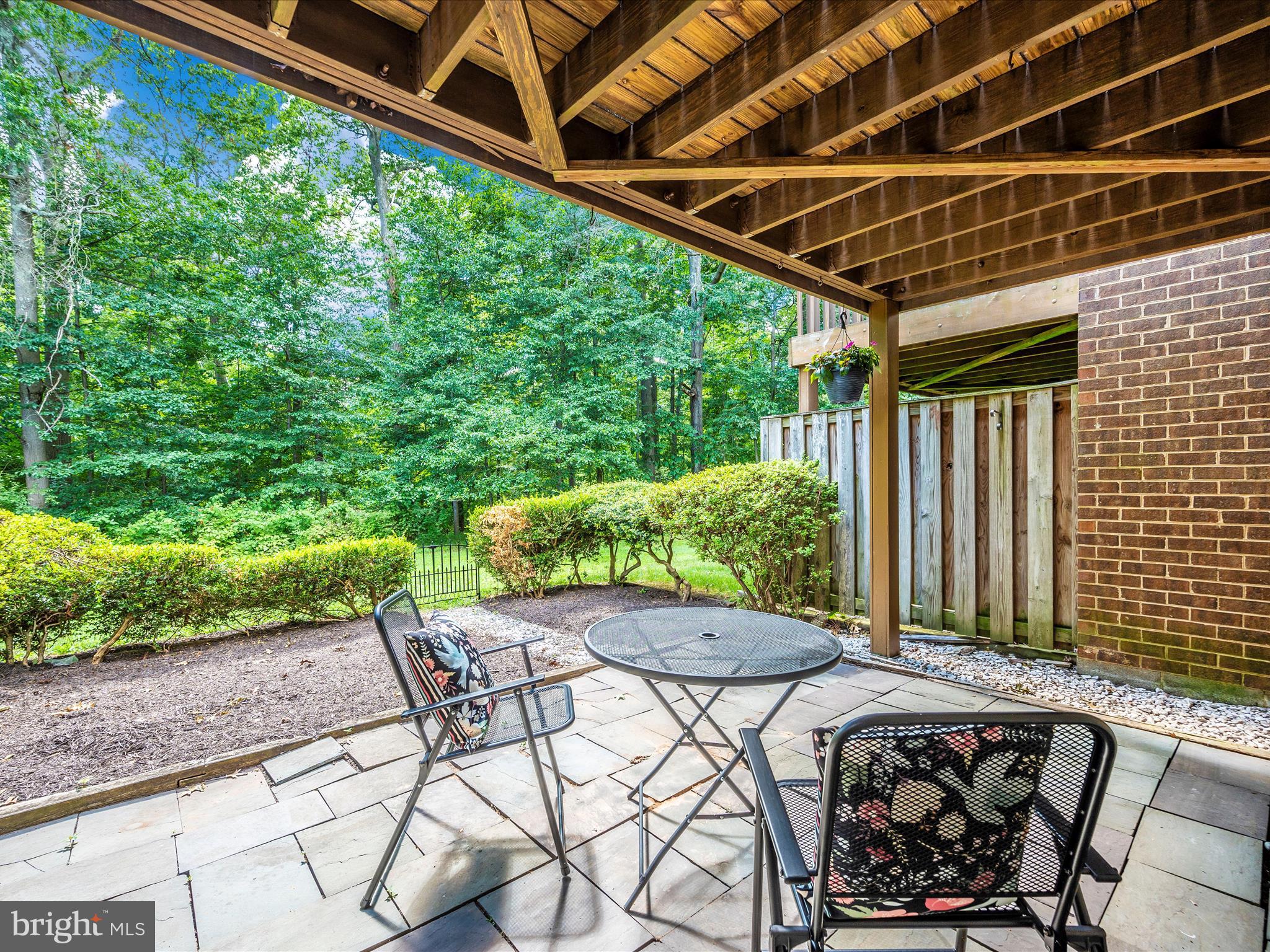 SHADOW OAK - Residential