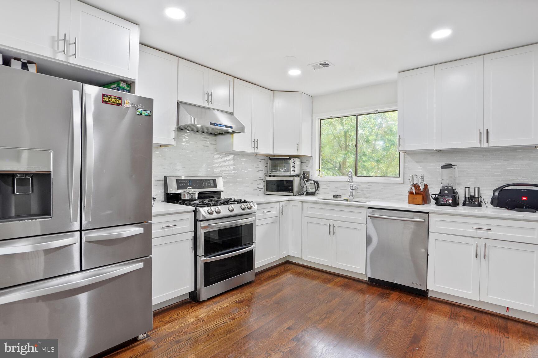 2412 SOUTHGATE SQUARE