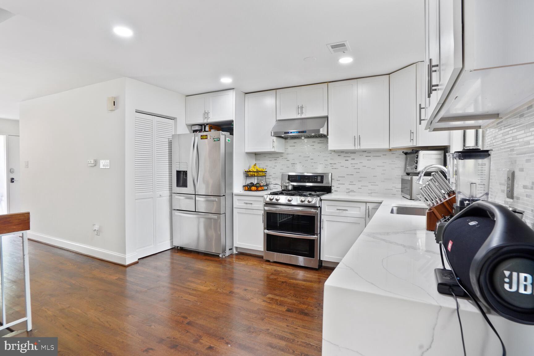 2412 SOUTHGATE SQUARE
