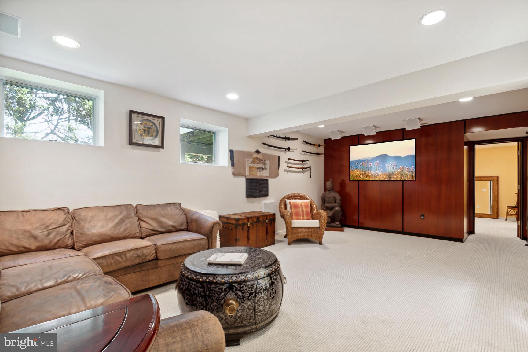 CHAIN BRIDGE SQUARE - Residential