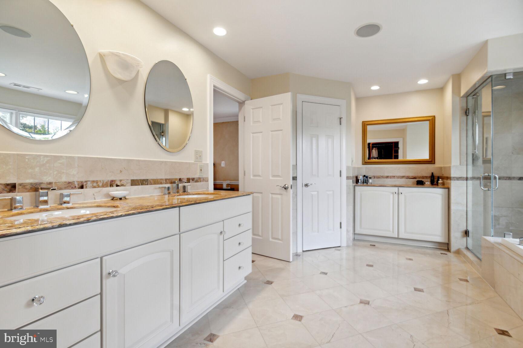 CHAIN BRIDGE SQUARE - Residential