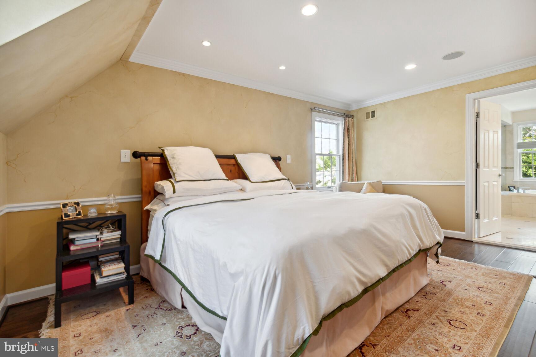 CHAIN BRIDGE SQUARE - Residential