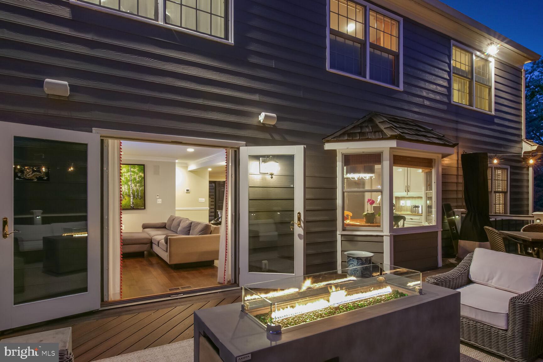 CHAIN BRIDGE SQUARE - Residential