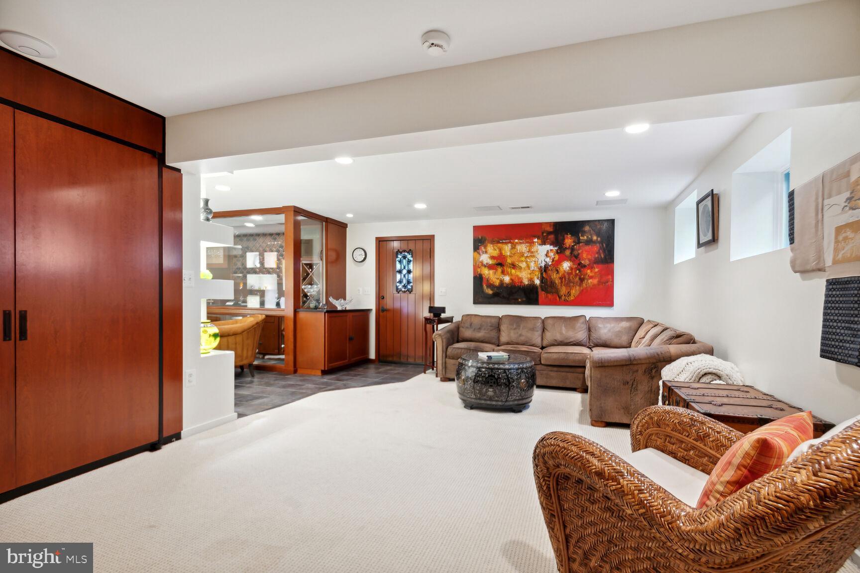 CHAIN BRIDGE SQUARE - Residential