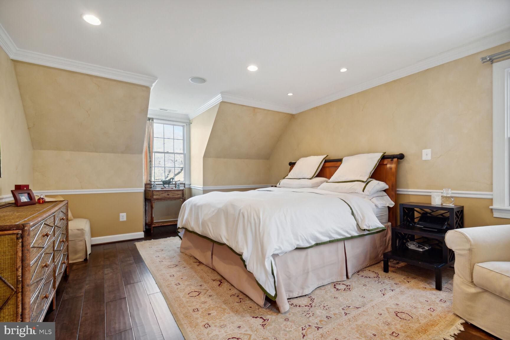 CHAIN BRIDGE SQUARE - Residential