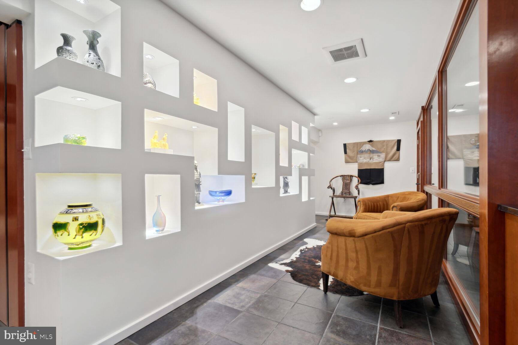 CHAIN BRIDGE SQUARE - Residential