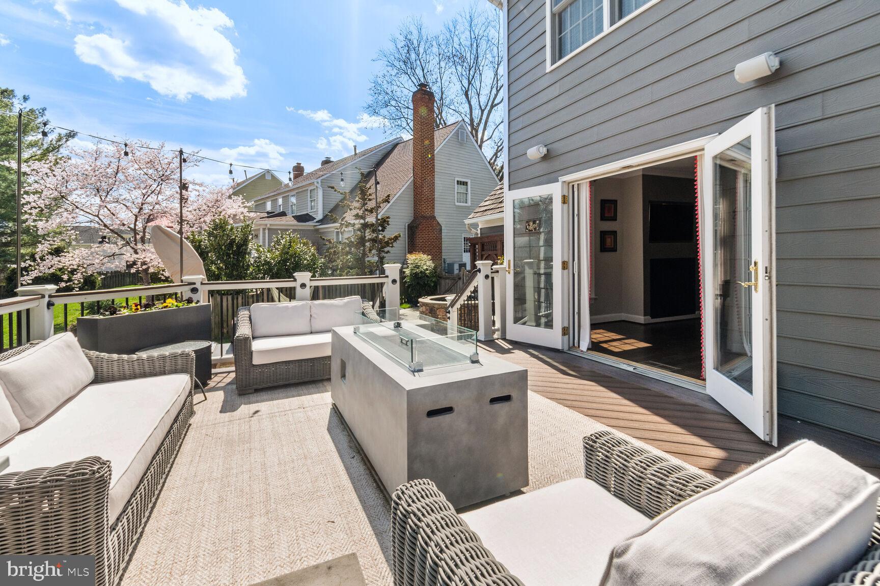 CHAIN BRIDGE SQUARE - Residential