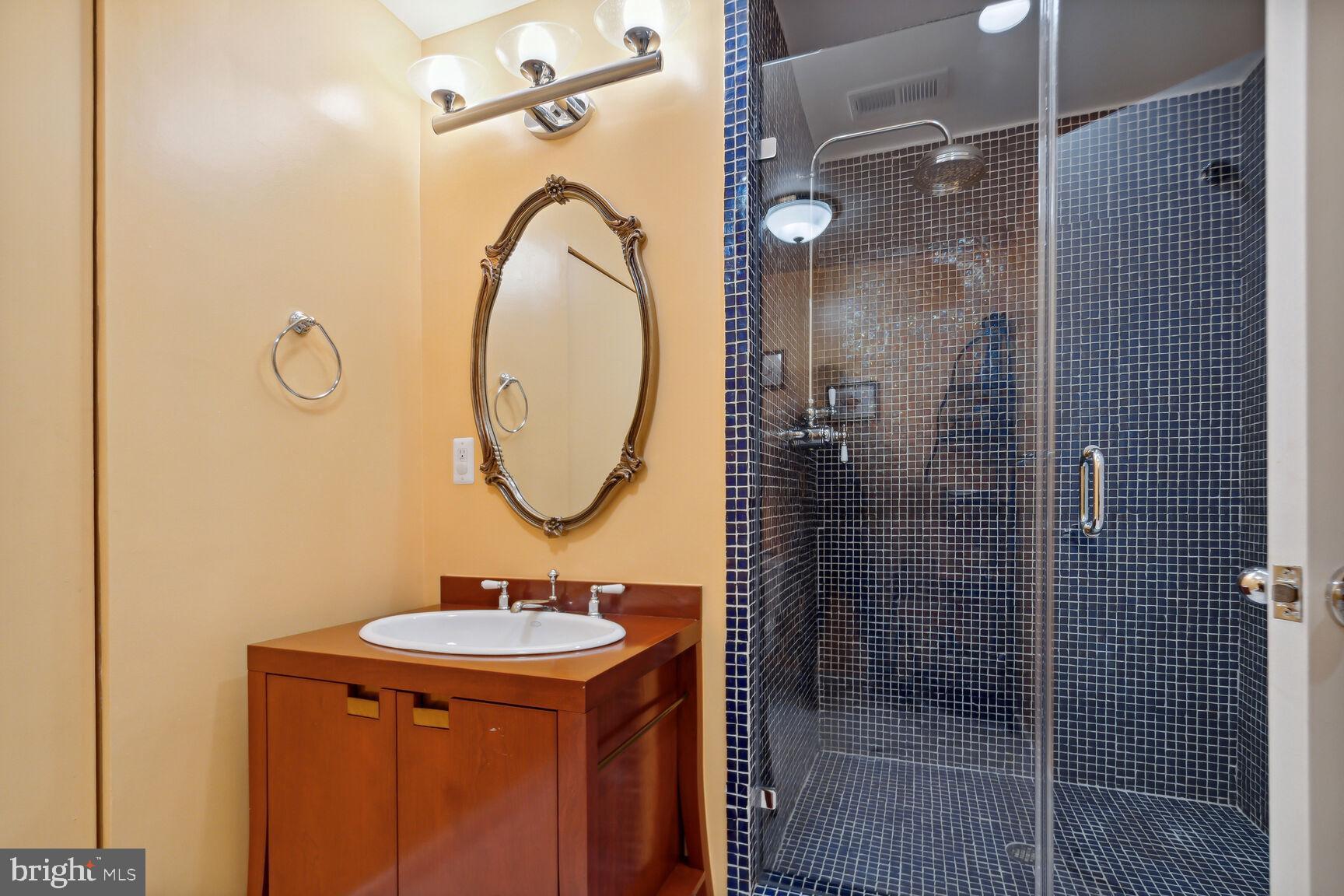 CHAIN BRIDGE SQUARE - Residential