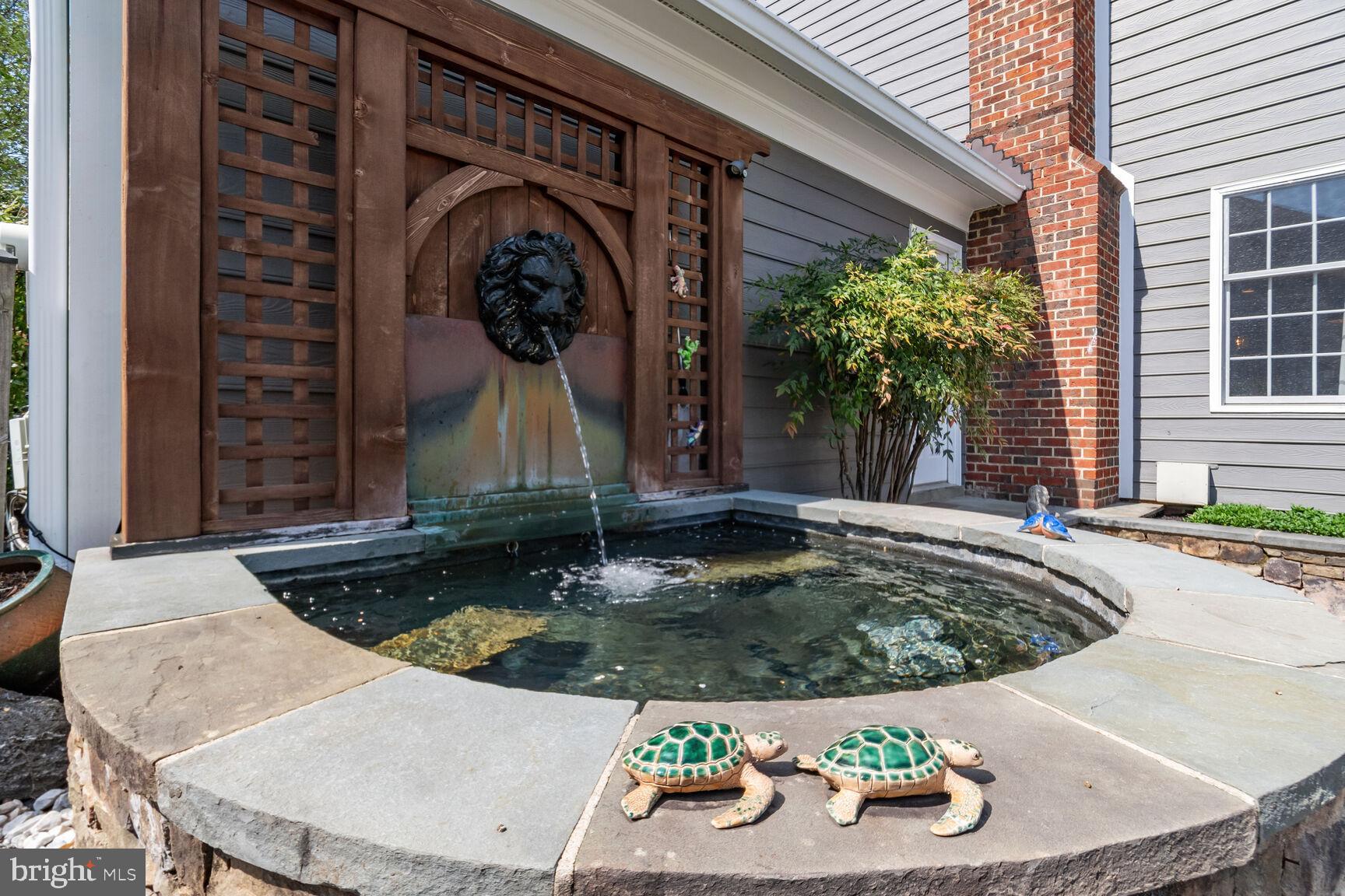 CHAIN BRIDGE SQUARE - Residential