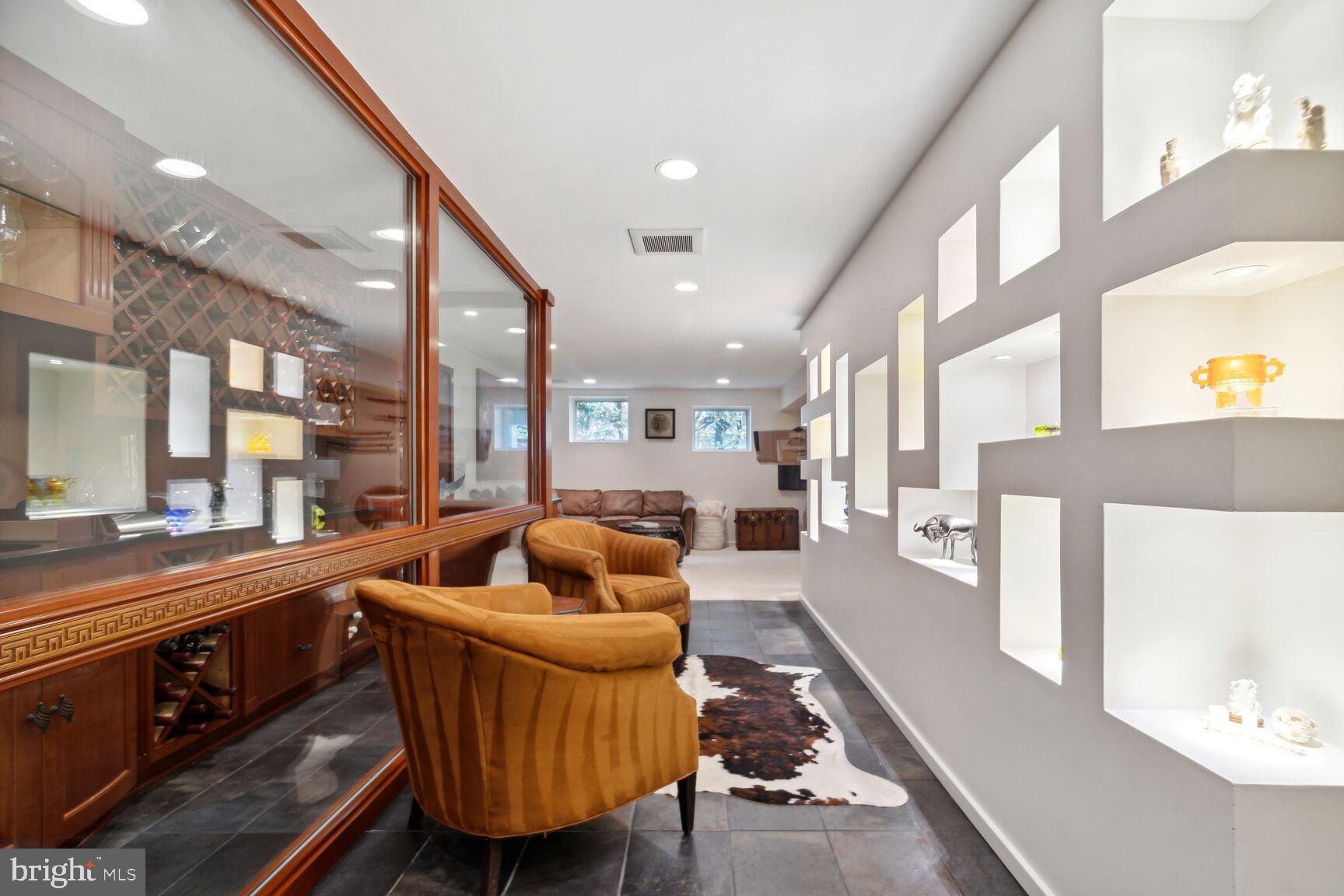 CHAIN BRIDGE SQUARE - Residential