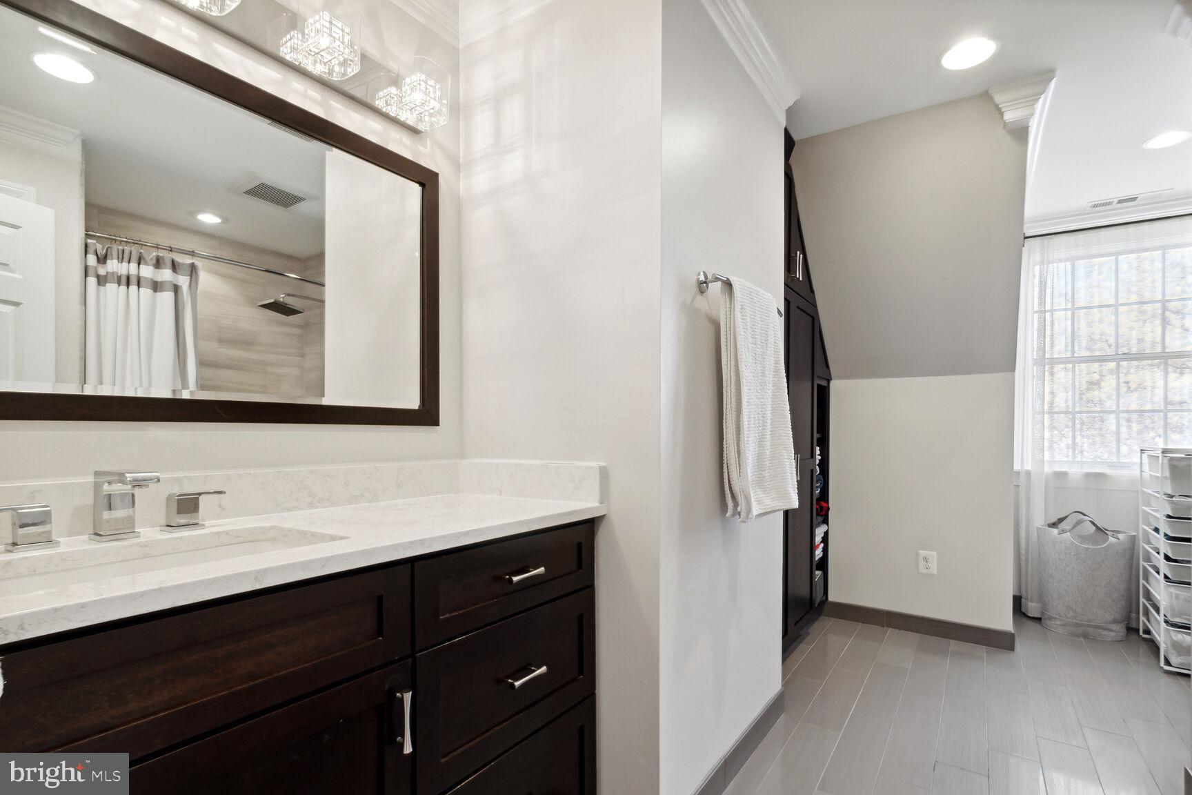 CHAIN BRIDGE SQUARE - Residential