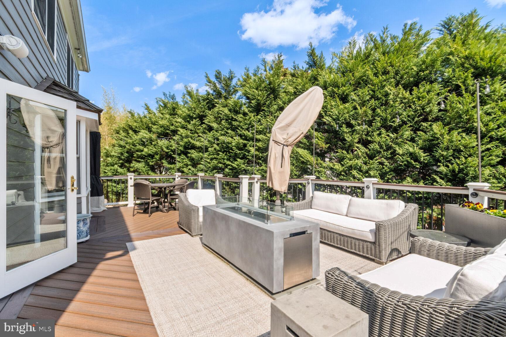 CHAIN BRIDGE SQUARE - Residential