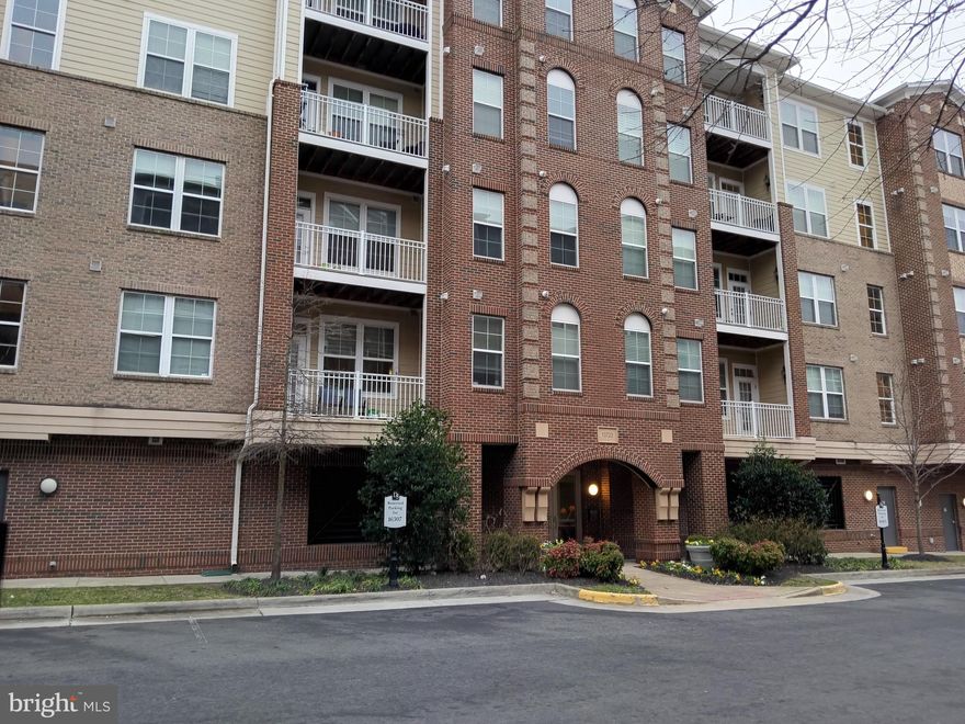 Beautiful 2 Bedroom 2 Bath unit available for rent immediately in Discovery Square.  The building features spacious apartments with beautiful hardwood floors and open layout floor plans. Washer/Dryer is available in the unit. Master Bedroom has large bathroom with 2 large closets. This layout is much bigger than others for rent in neighborhood. Wonderful neighborhood. Great Schools and Shopping close by. Convenient to Routes 50, 28 and 267 and close to all major corporate offices. Dulles Airport less than 4 miles. Close to Silver Line Metro.