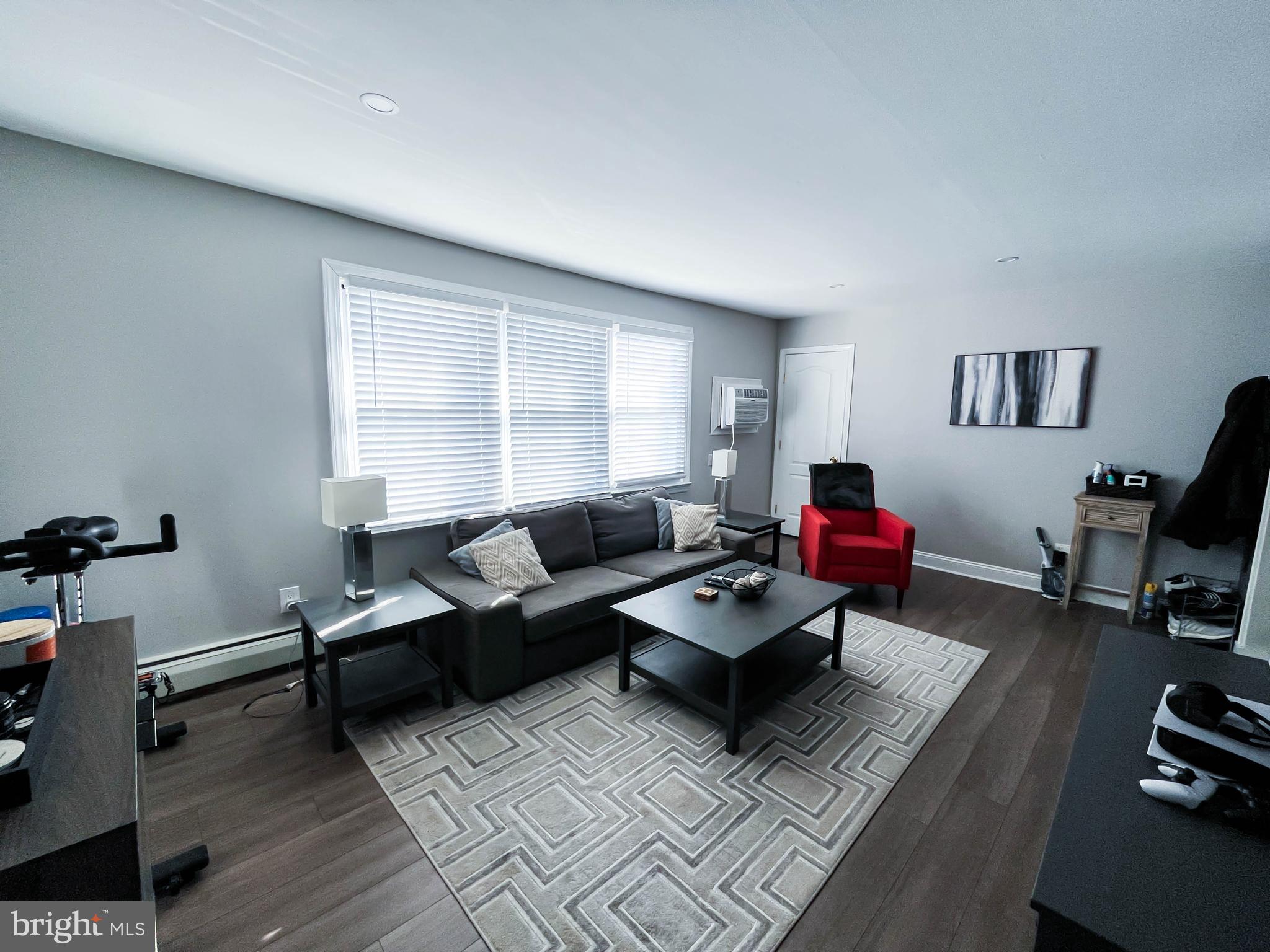 707 DORSET AVENUE N B11