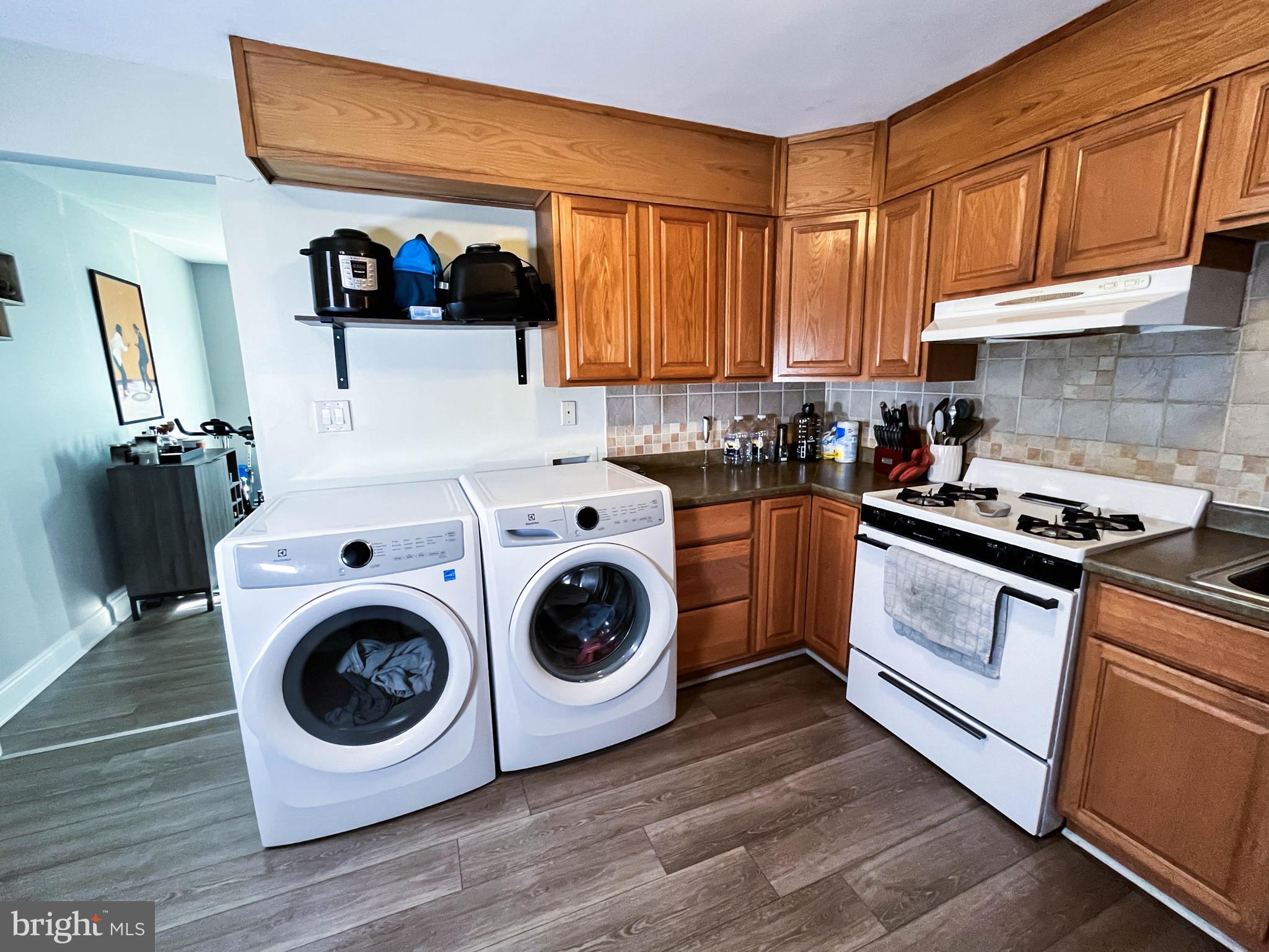 707 DORSET AVENUE N B11