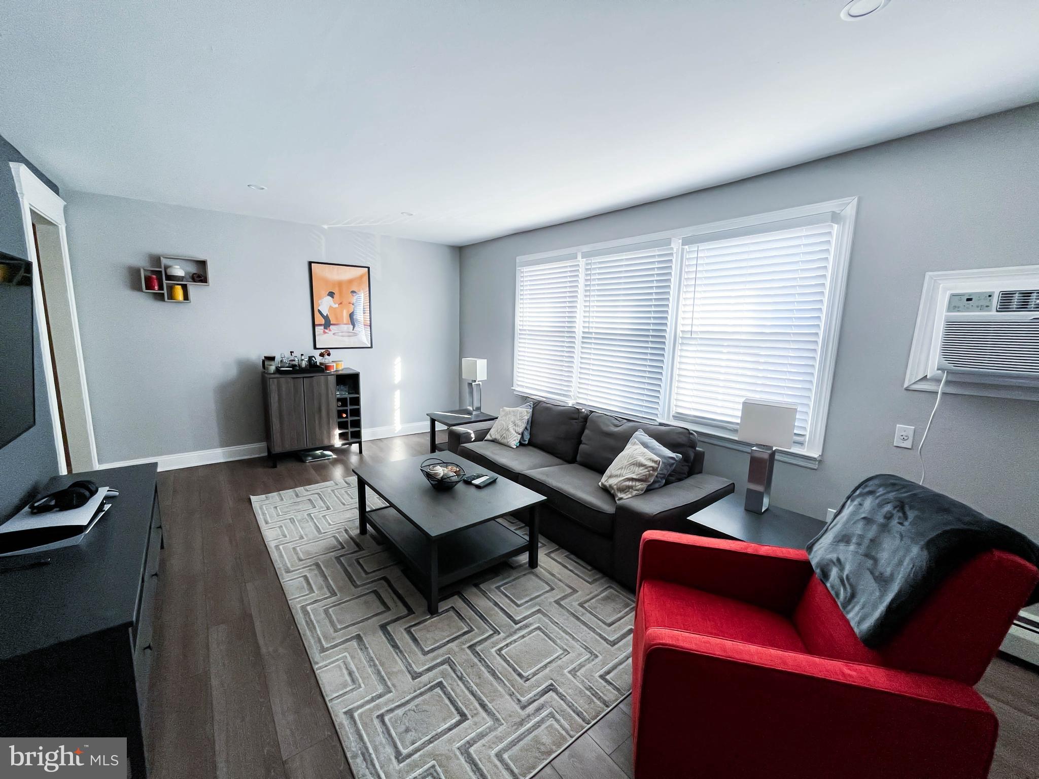 707 DORSET AVENUE N B11