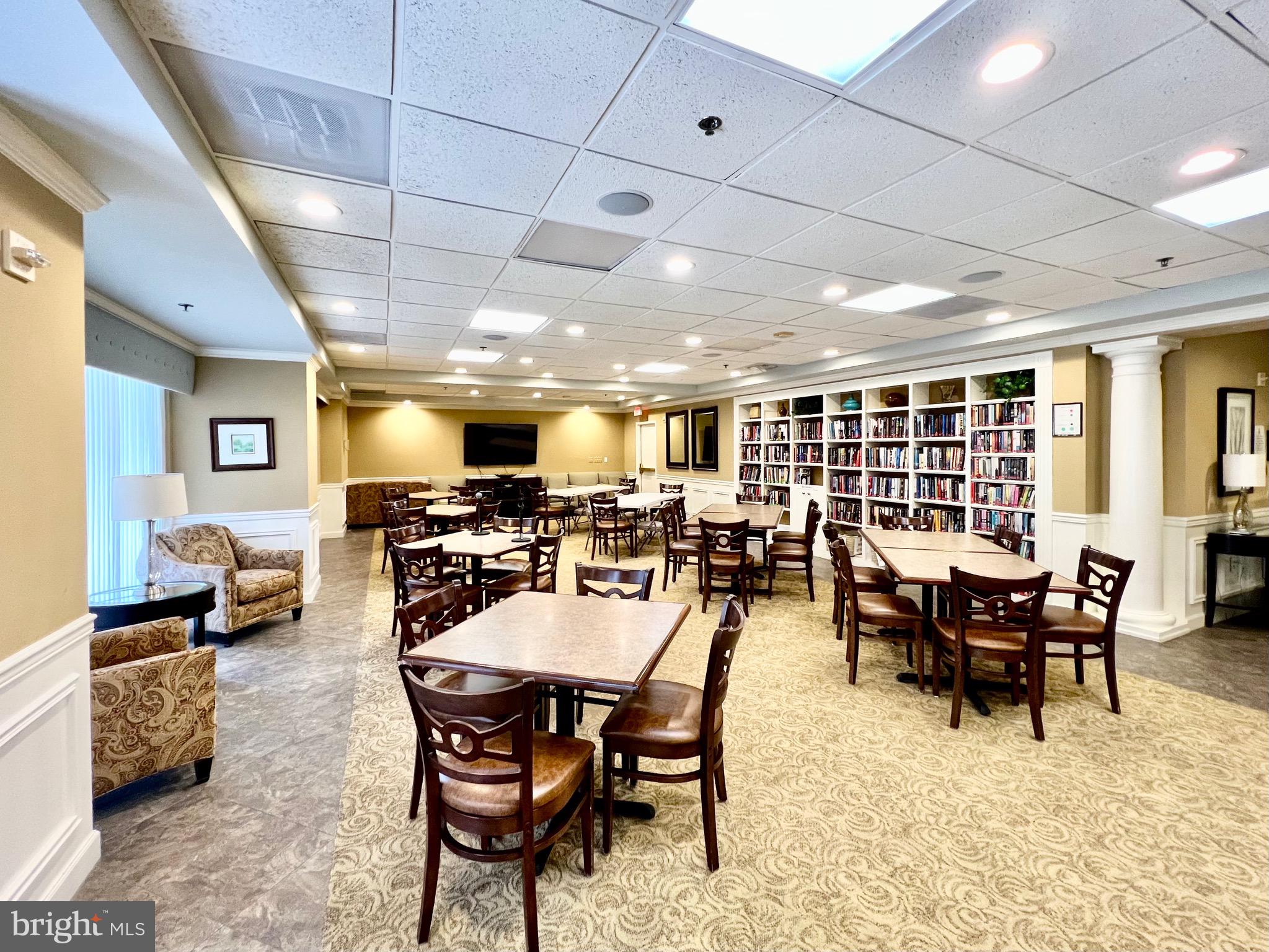 VANTAGE POINT WEST AT LW - Residential