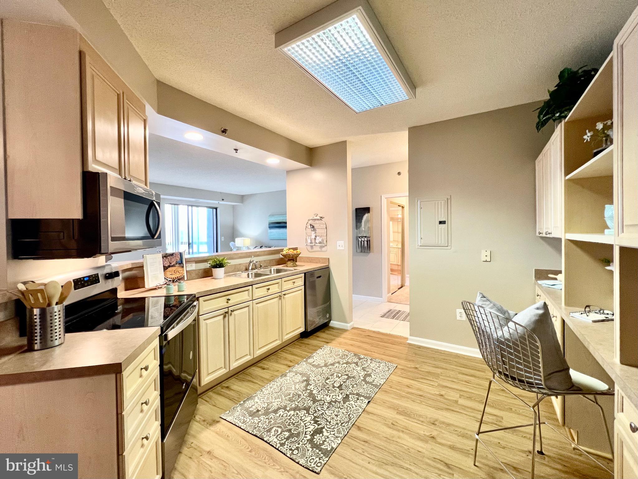 VANTAGE POINT WEST AT LW - Residential