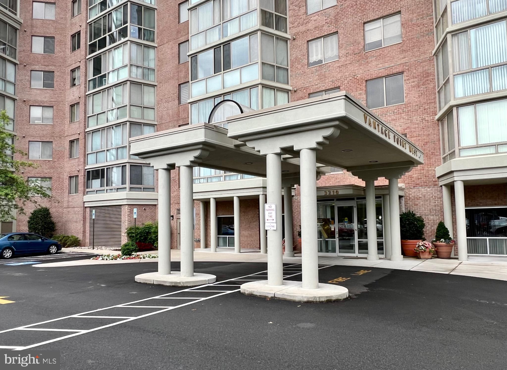 VANTAGE POINT WEST AT LW - Residential