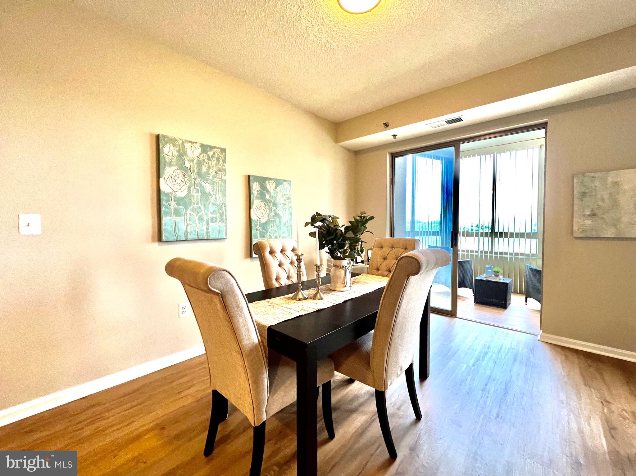 VANTAGE POINT WEST AT LW - Residential