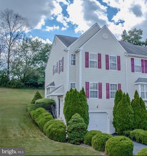 Townhouse For Sale - 239 Spring Valley Way<br/> ASTON, PA 19014