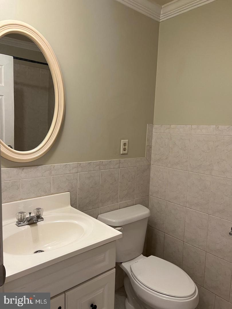 LAKE OF THE WOODS - Residential Lease