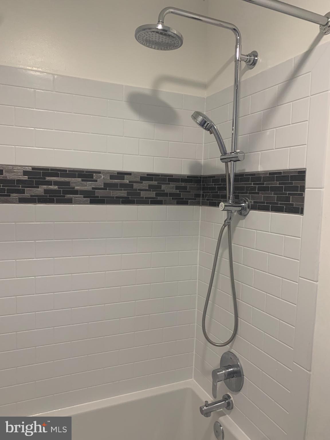 ABBOTT COMMONS - Residential Lease