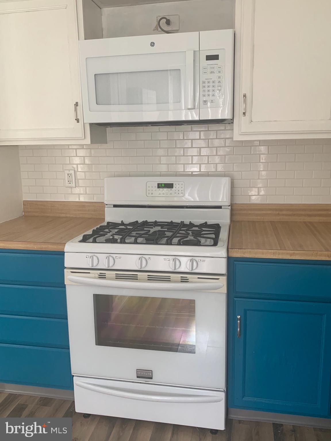 ABBOTT COMMONS - Residential Lease