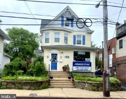 +/-1,000 SF Office Space Available in Downtown Glenside offering on-site parking plus additional street parking. .
Prime location on heavily trafficked Mount Carmel Avenue, just steps from the corner of Keswick and Mount Carmel Avenues. This conveniently situated office space offers excellent visibility and accessibility in the heart of Glenside. Close proximity to shops, restaurants, and public transit.
Just a few blocks from the Glenside Train Station, this space is ideal for businesses looking to attract foot traffic and enjoy seamless commuter access.