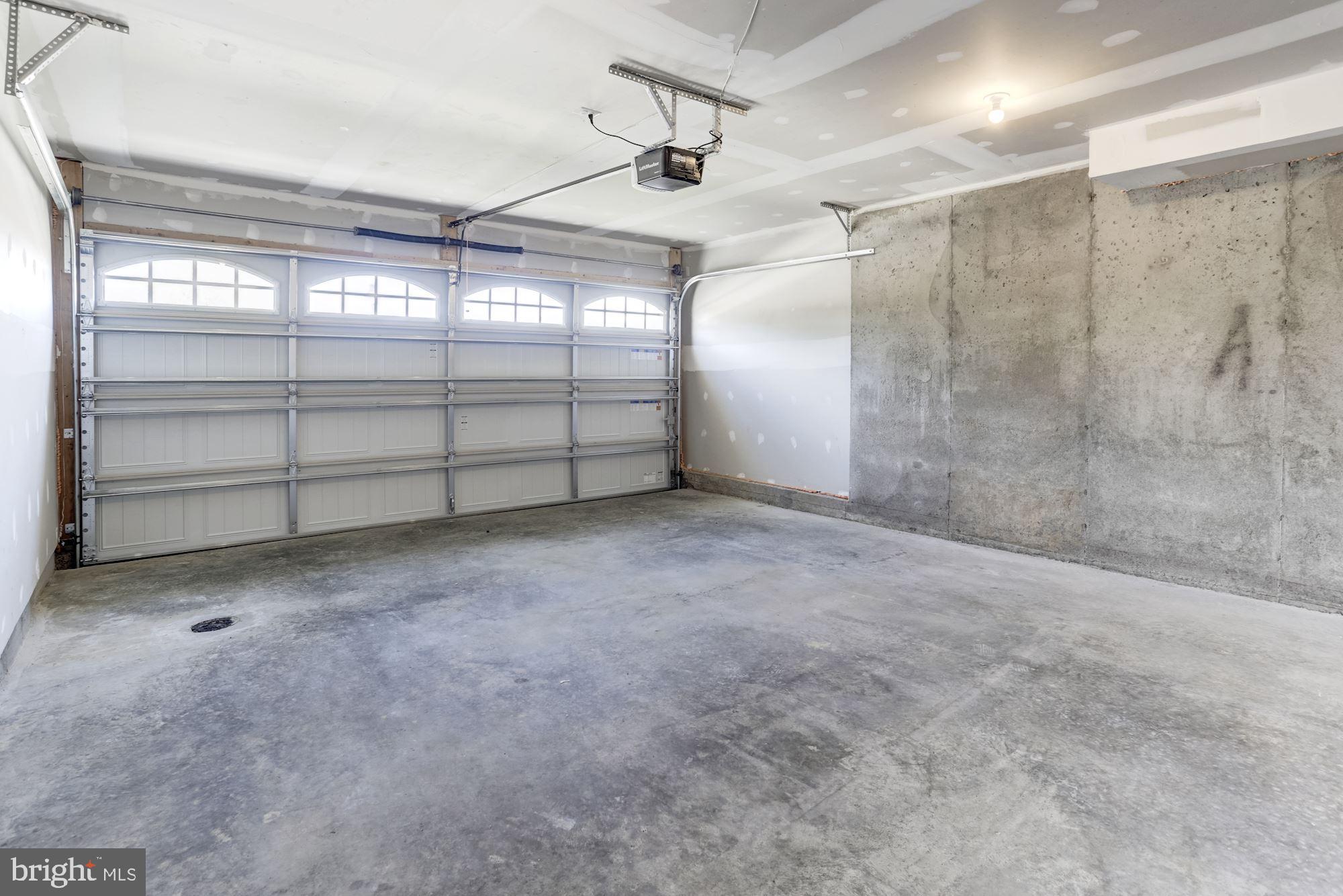 LAKE LINGANORE - Residential