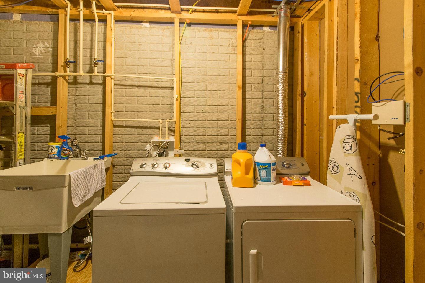 BROOKFIELD - Residential