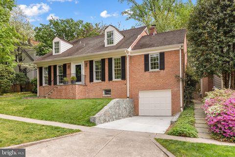 Photo of 4425 Chalfont Place, BETHESDA, MD 20816 (MLS # MDMC2177136)