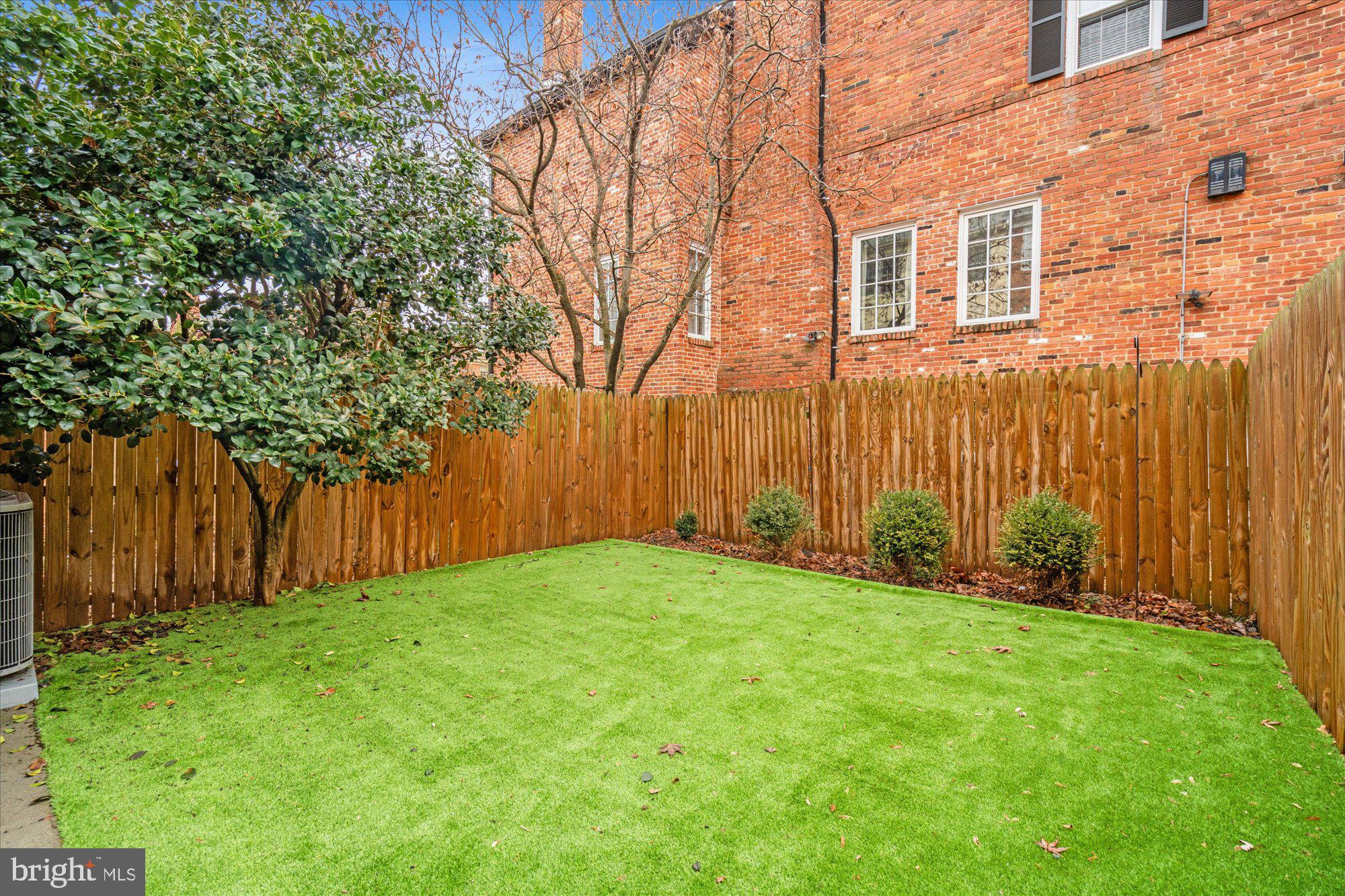 YATES GARDENS - Residential