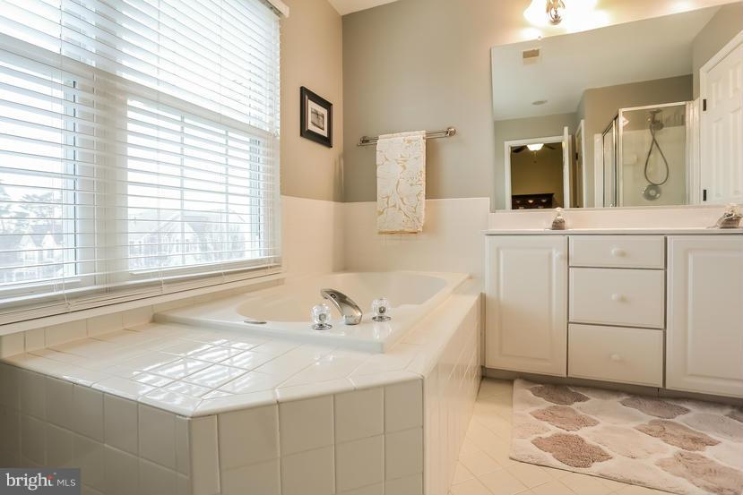 LOWES ISLAND - Residential