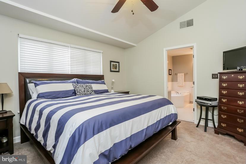 LOWES ISLAND - Residential